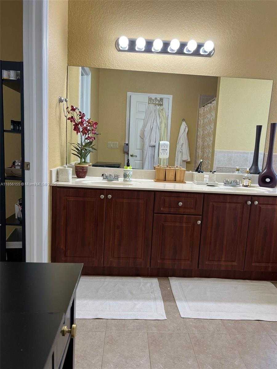 Small Image of 18245 SOUTH WEST 228TH ST, Miami Number 19