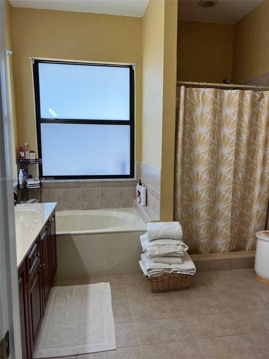 Small Image of 18245 SOUTH WEST 228TH ST, Miami Number 20