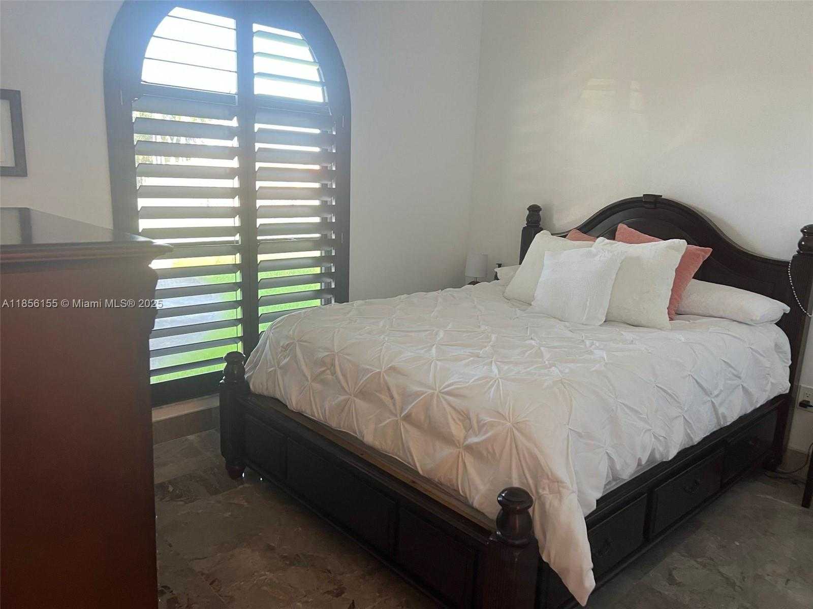 Small Image of 18245 SOUTH WEST 228TH ST, Miami Number 24