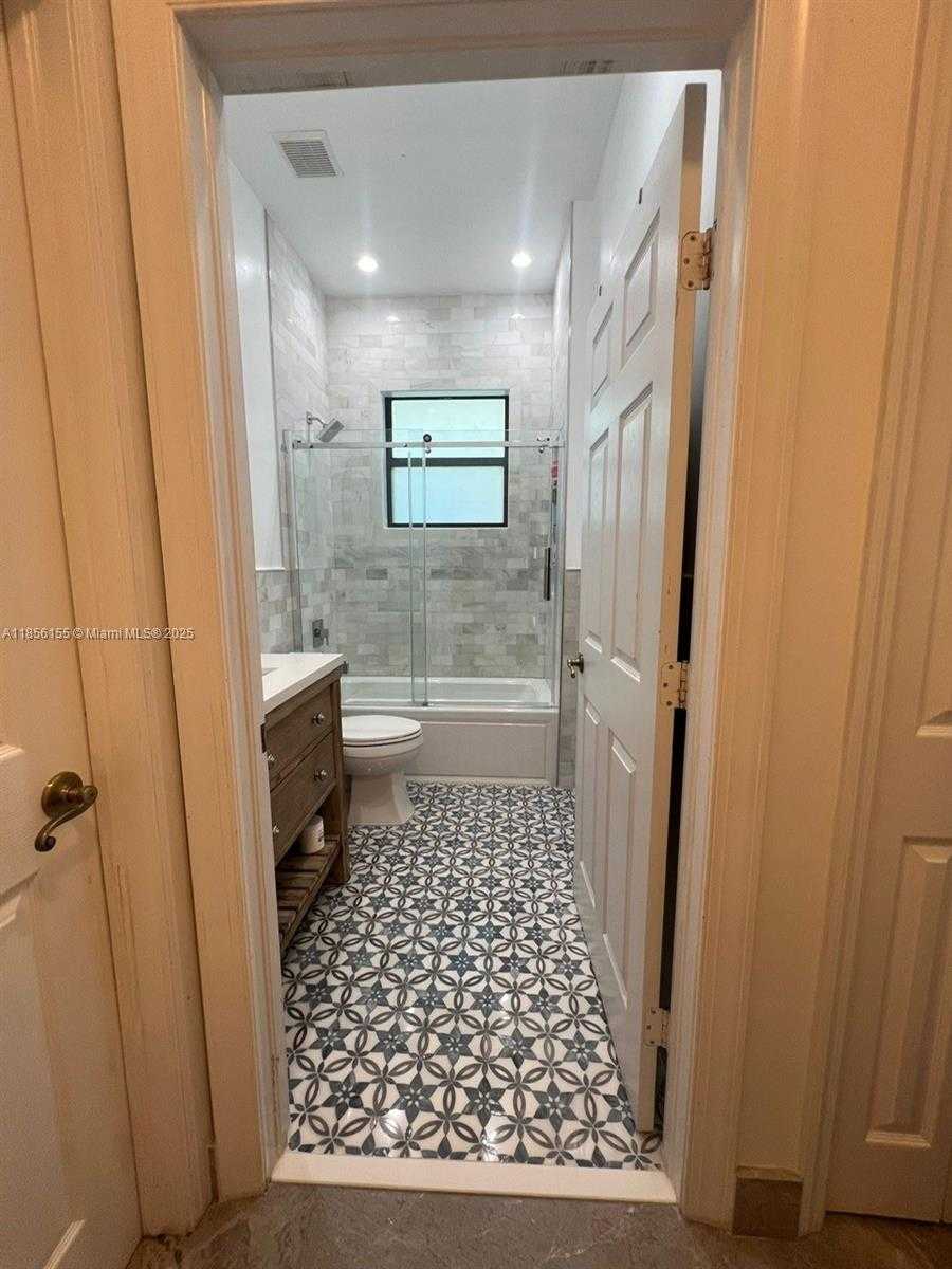 Small Image of 18245 SOUTH WEST 228TH ST, Miami Number 26