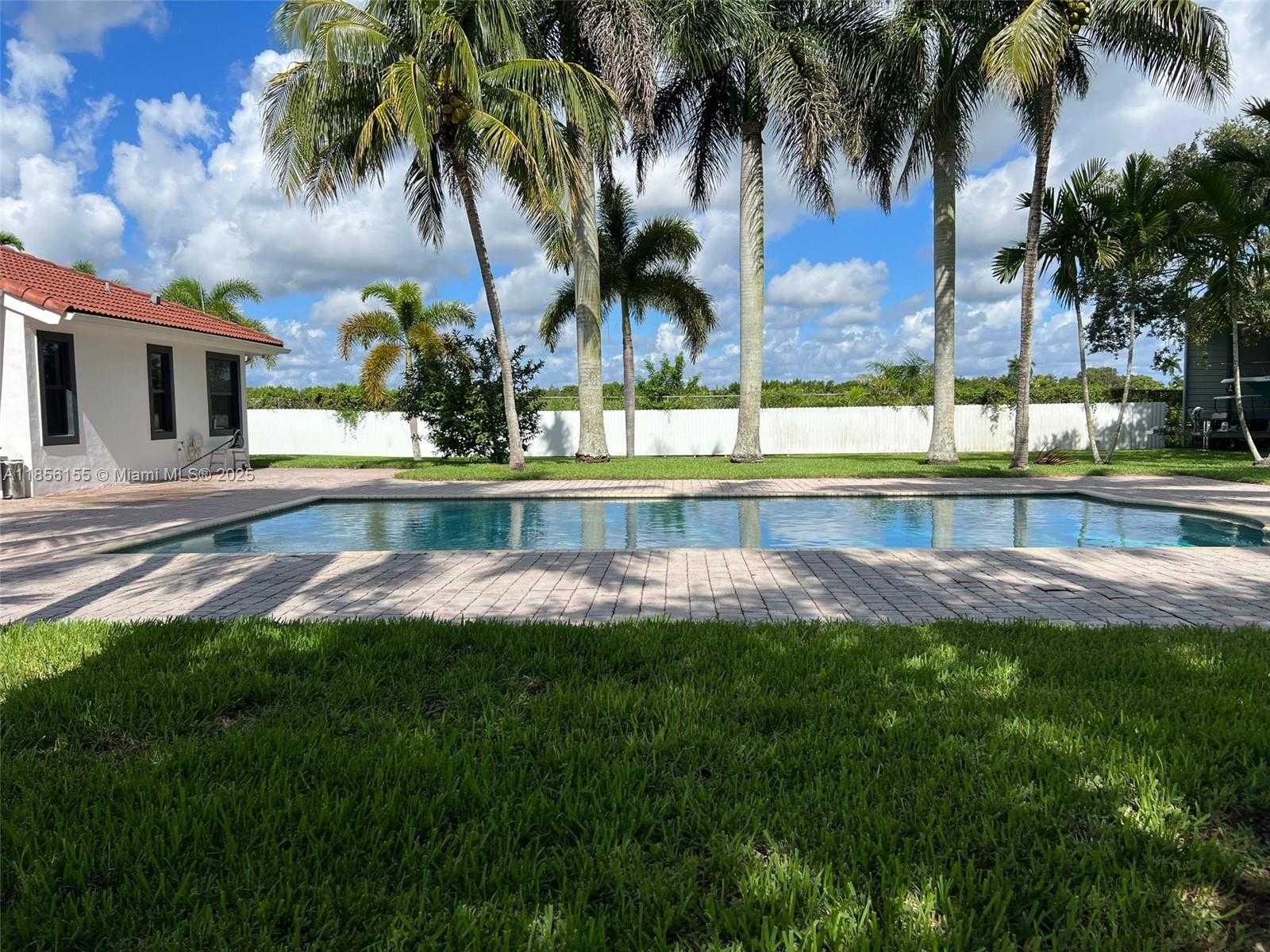 Small Image of 18245 SOUTH WEST 228TH ST, Miami Number 4