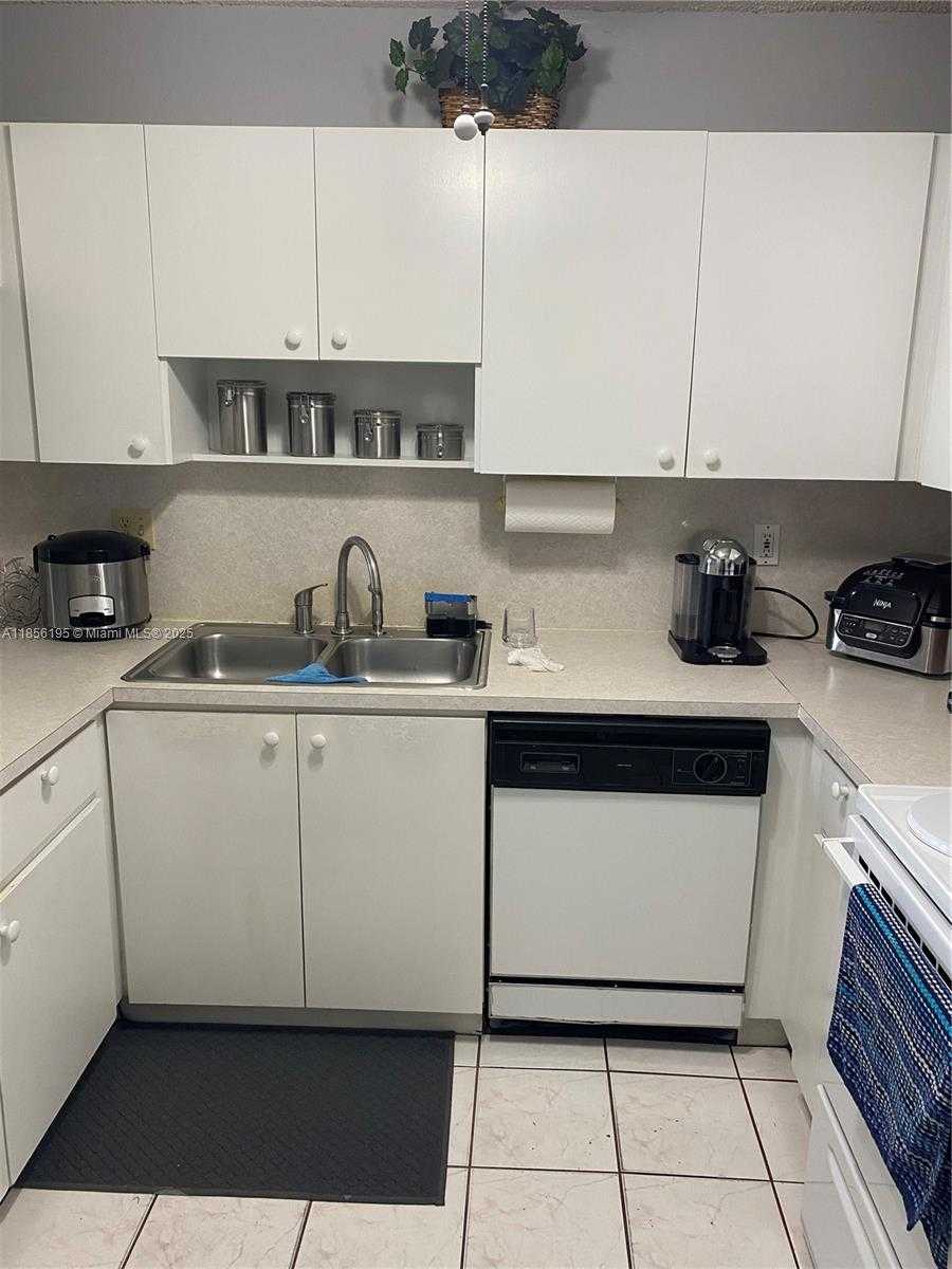 Small Image of 1900 WEST 68TH ST #G401, Hialeah Number 6