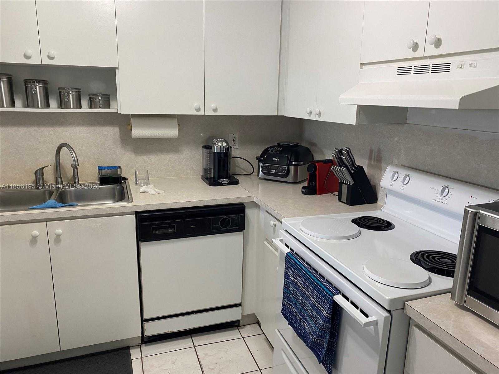 Small Image of 1900 WEST 68TH ST #G401, Hialeah Number 7