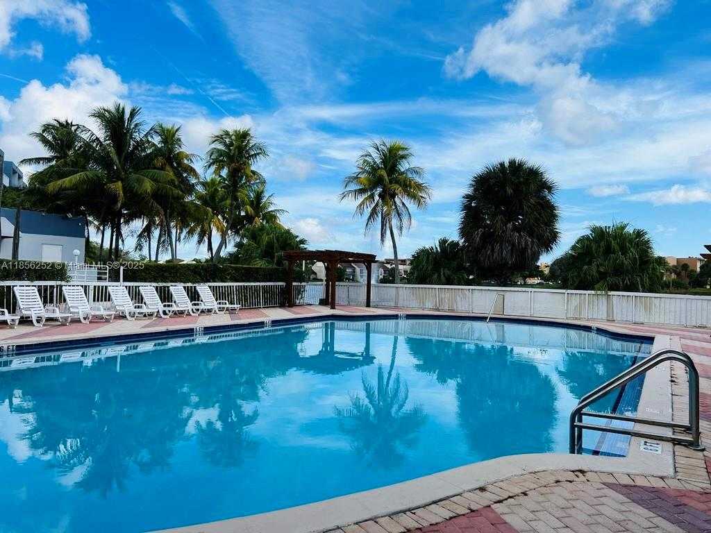 Small Image of 9359 FONTAINEBLEAU BLVD #F201, Miami Number 10