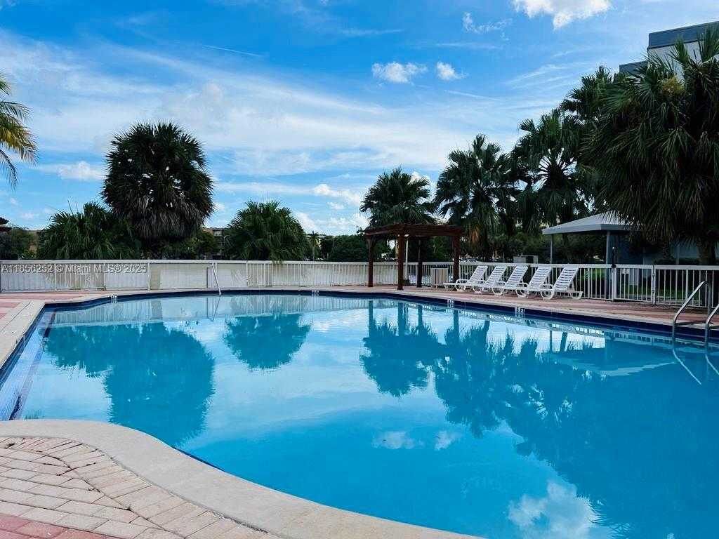 Small Image of 9359 FONTAINEBLEAU BLVD #F201, Miami Number 12