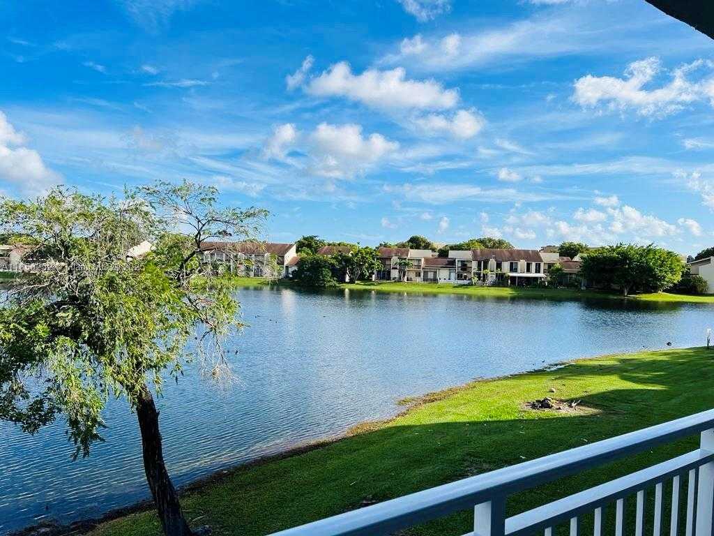 Small Image of 9359 FONTAINEBLEAU BLVD #F201, Miami Number 13