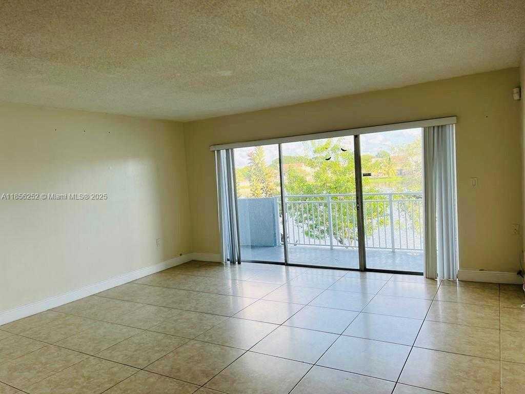 Small Image of 9359 FONTAINEBLEAU BLVD #F201, Miami Number 4