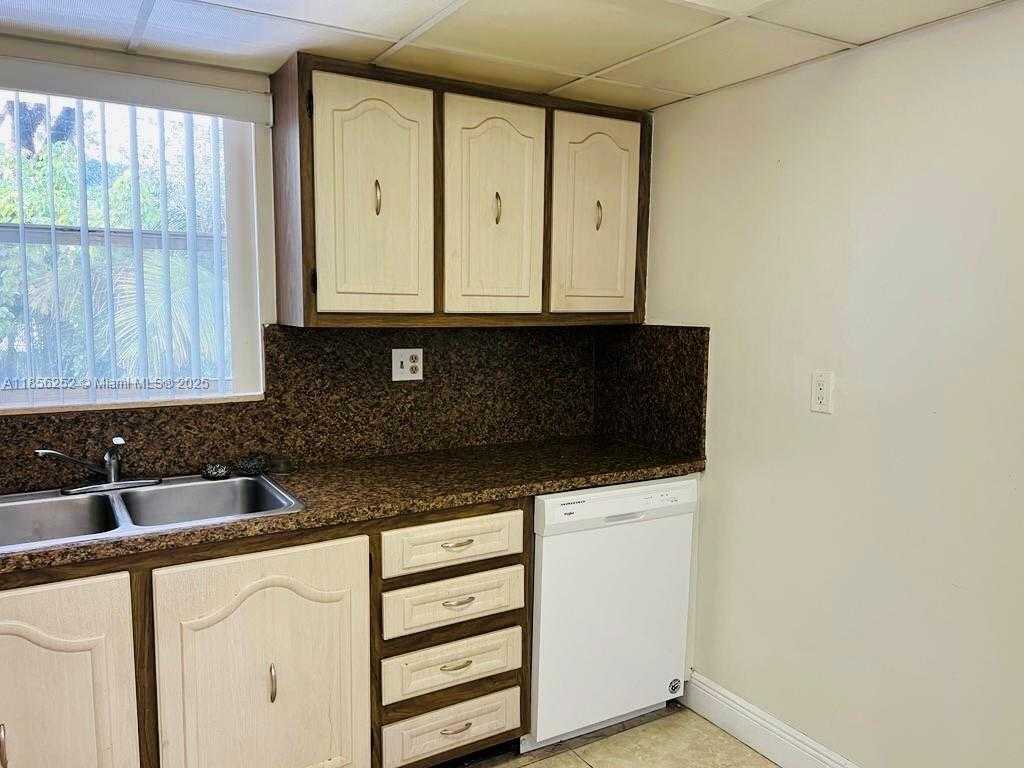 Small Image of 9359 FONTAINEBLEAU BLVD #F201, Miami Number 6