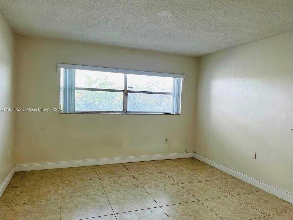 Small Image of 9359 FONTAINEBLEAU BLVD #F201, Miami Number 8