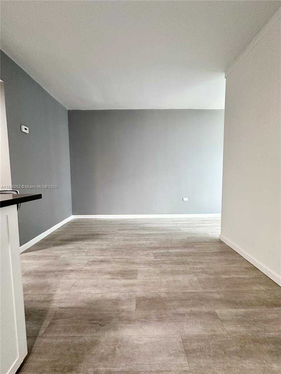Small Image of 999 BRICKELL BAY DR #709, Miami Number 12