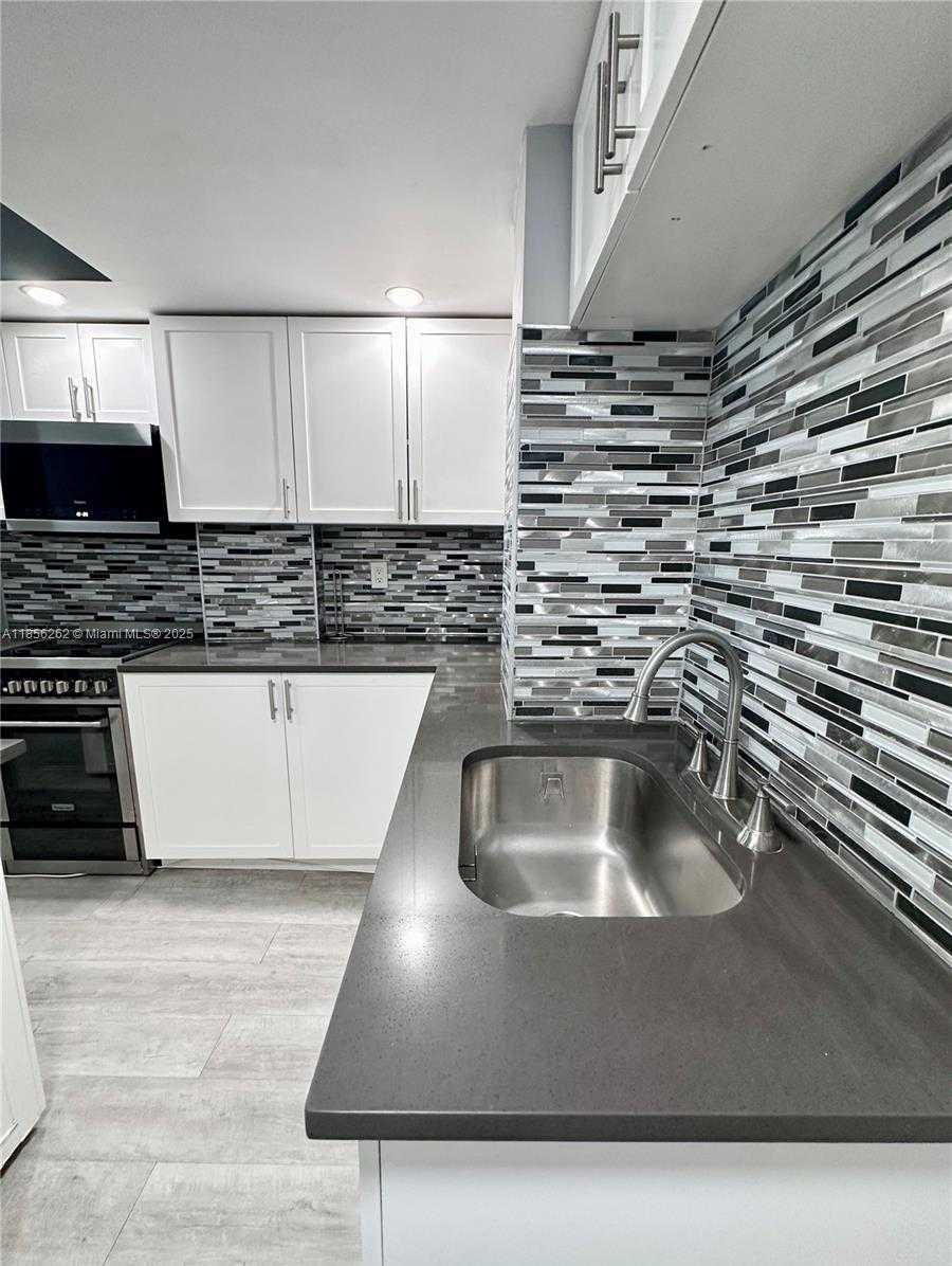 Small Image of 999 BRICKELL BAY DR #709, Miami Number 14