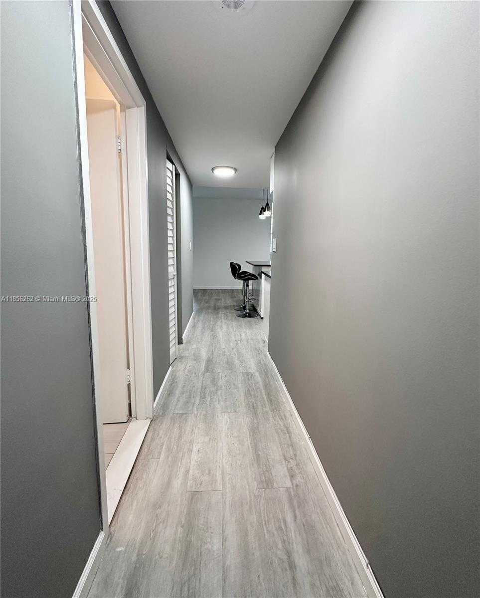 Small Image of 999 BRICKELL BAY DR #709, Miami Number 3