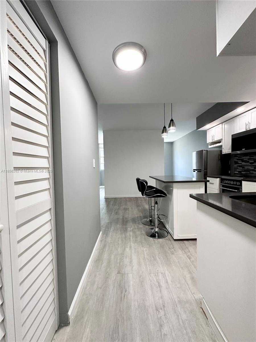 Small Image of 999 BRICKELL BAY DR #709, Miami Number 8