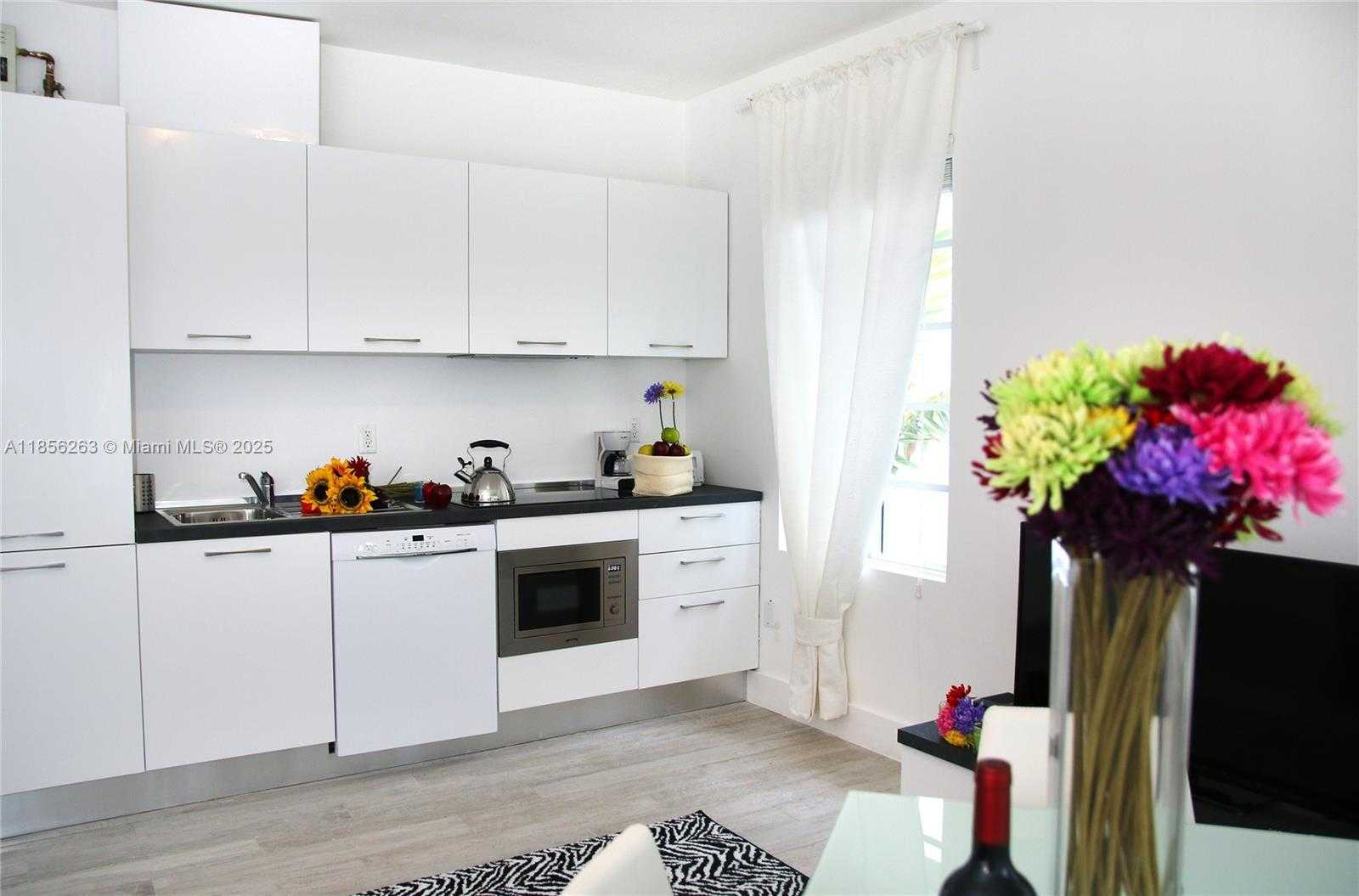 Small Image of 811 JEFFERSON AVE #201, Miami Beach Number 2