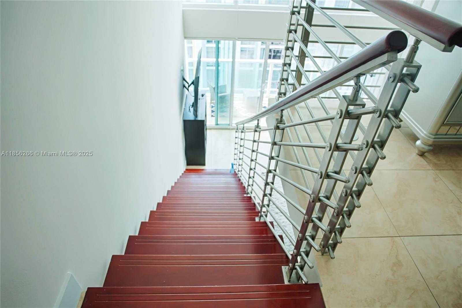 Small Image of 41 5 ST #1304, Miami Number 7