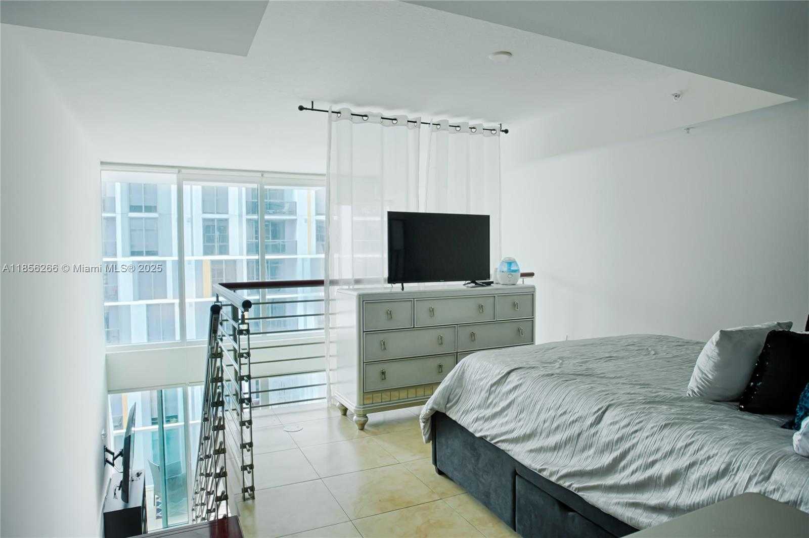 Small Image of 41 5 ST #1304, Miami Number 8