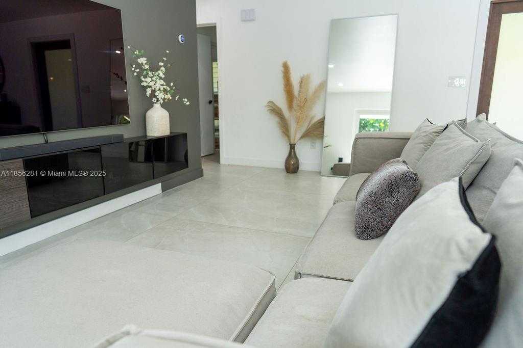 Small Image of 14941 SOUTH WEST 87TH AVE, Palmetto Bay Number 29