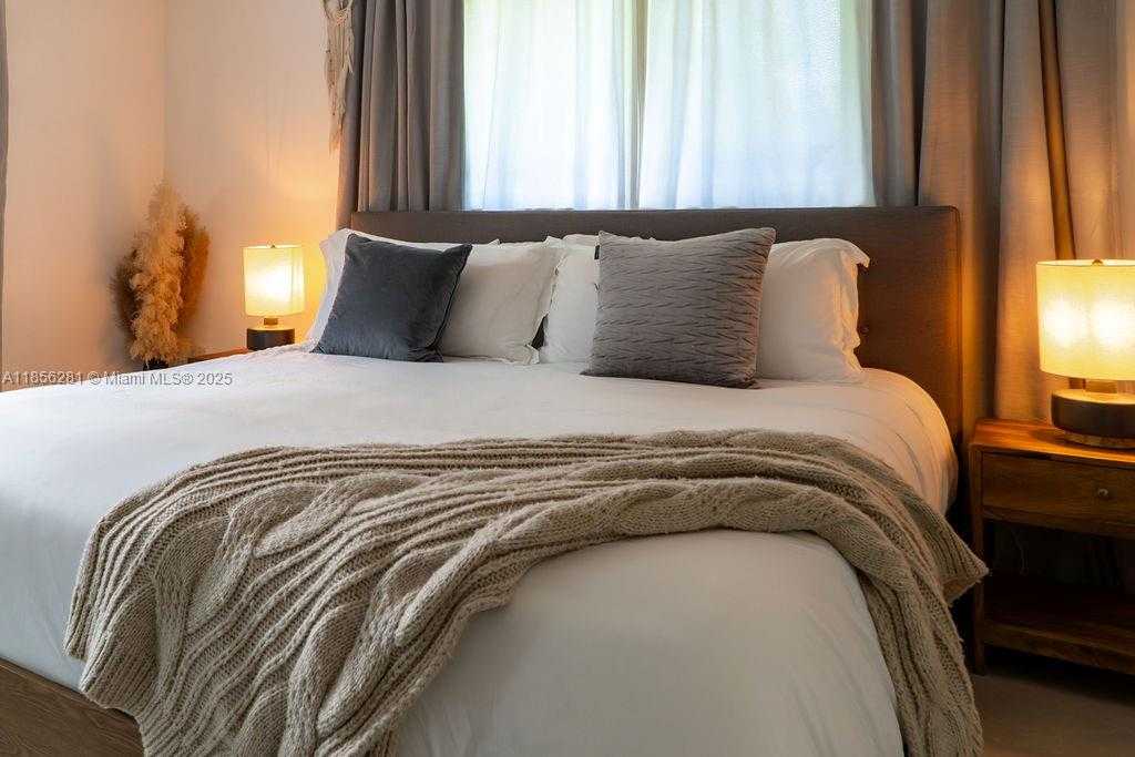 Small Image of 14941 SOUTH WEST 87TH AVE, Palmetto Bay Number 42