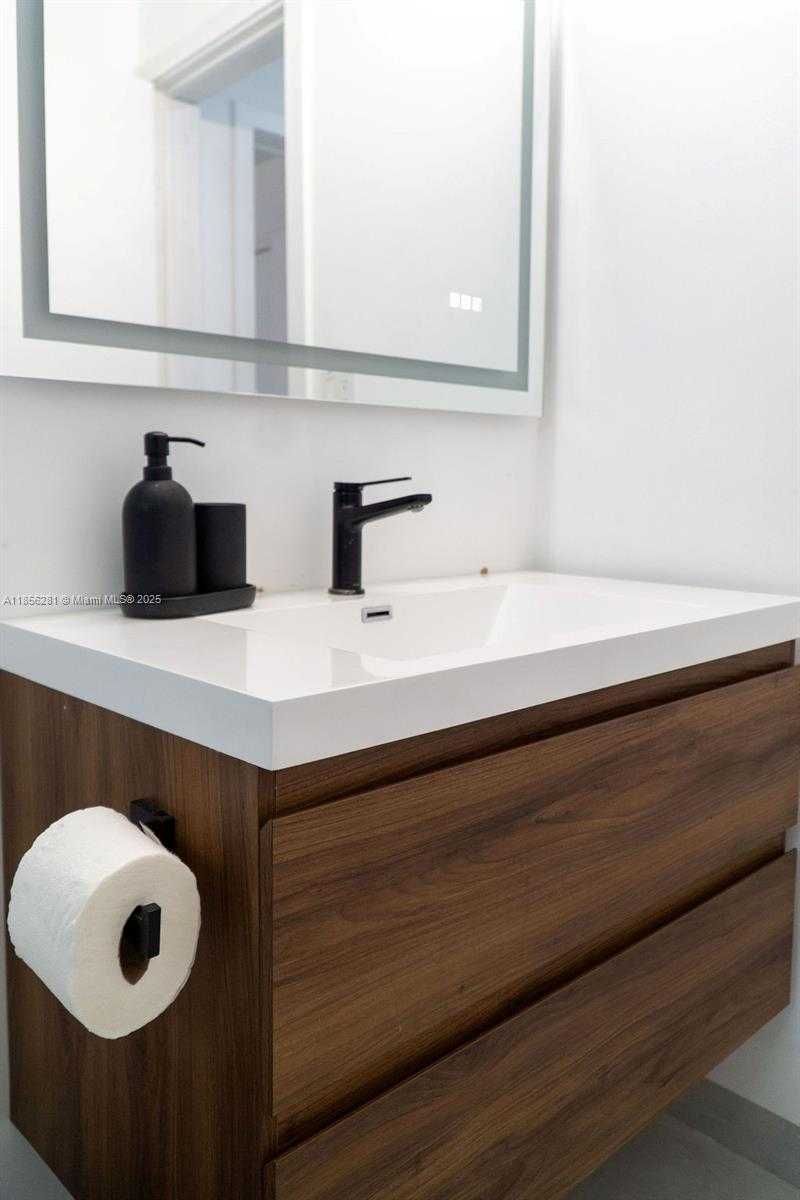 Small Image of 14941 SOUTH WEST 87TH AVE, Palmetto Bay Number 56