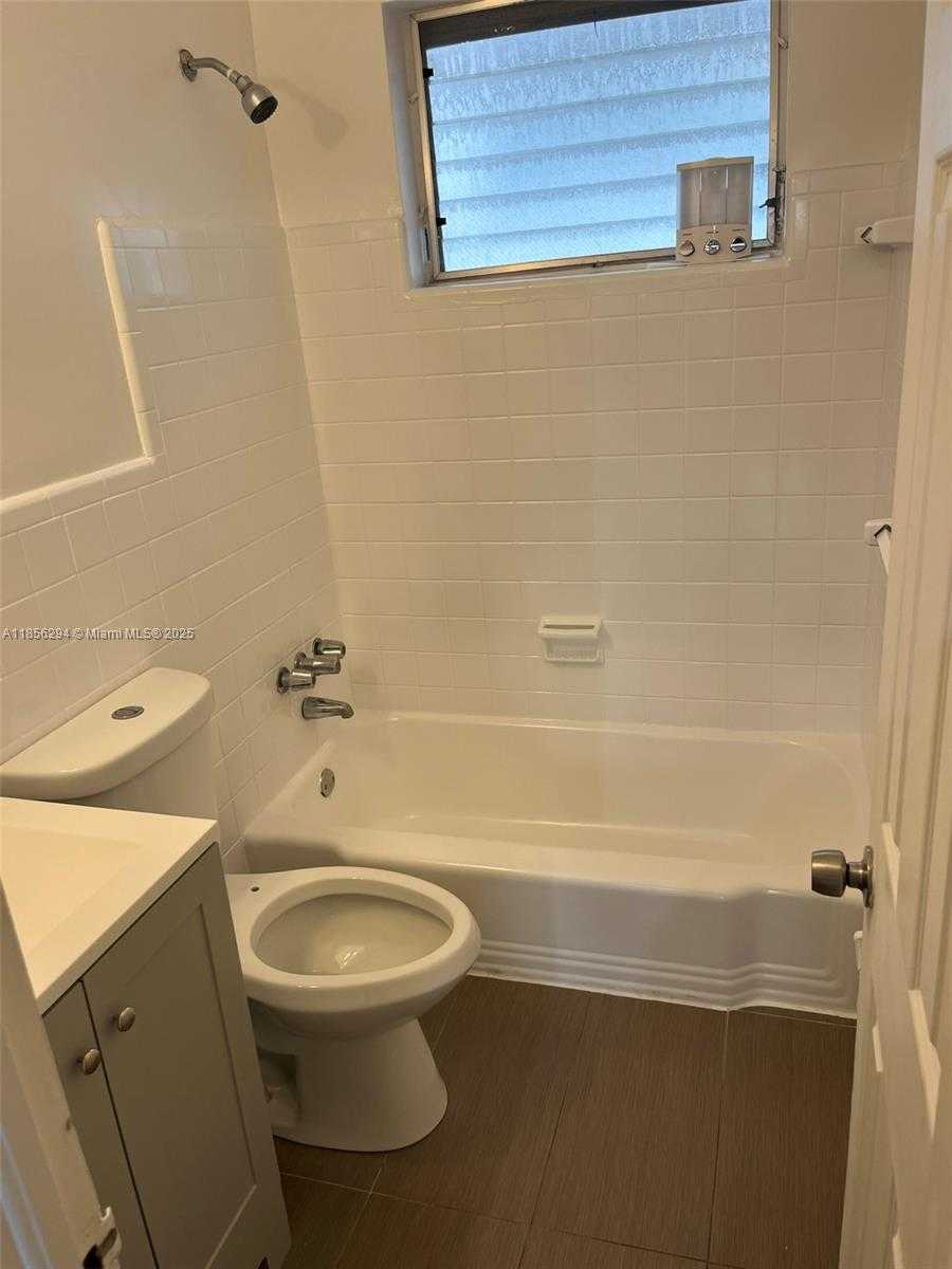 Small Image of 740 MICHIGAN AVE #9, Miami Beach Number 10