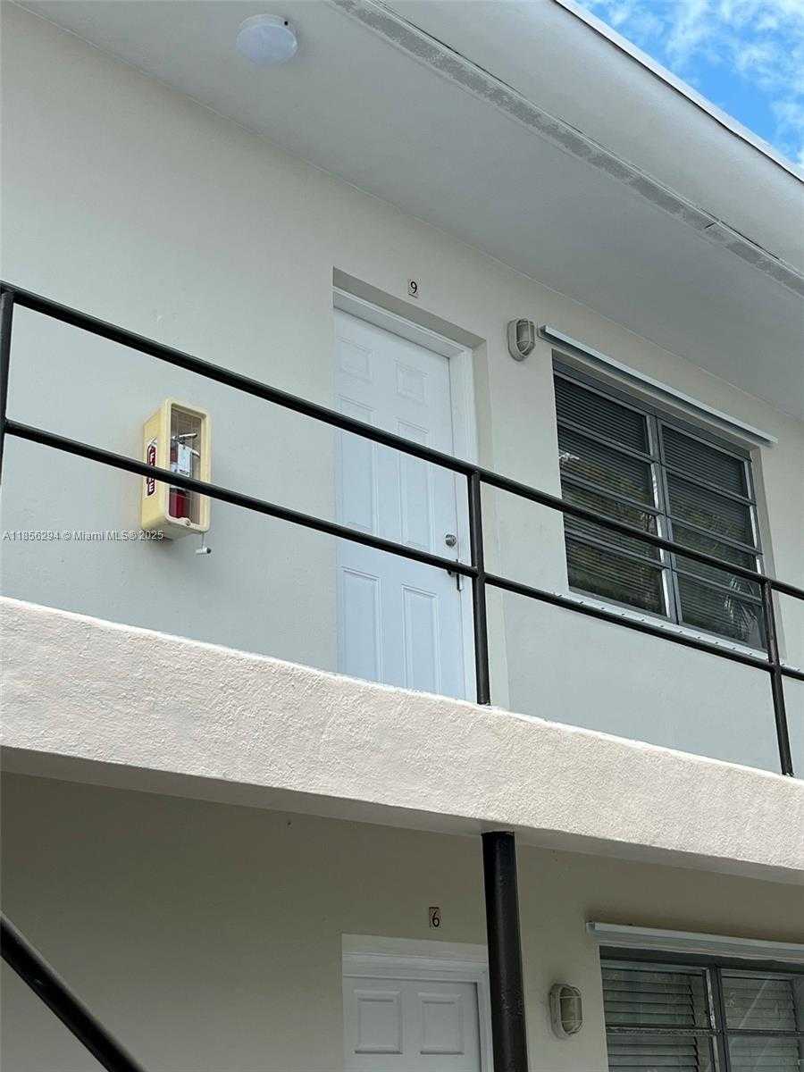 Small Image of 740 MICHIGAN AVE #9, Miami Beach Number 16
