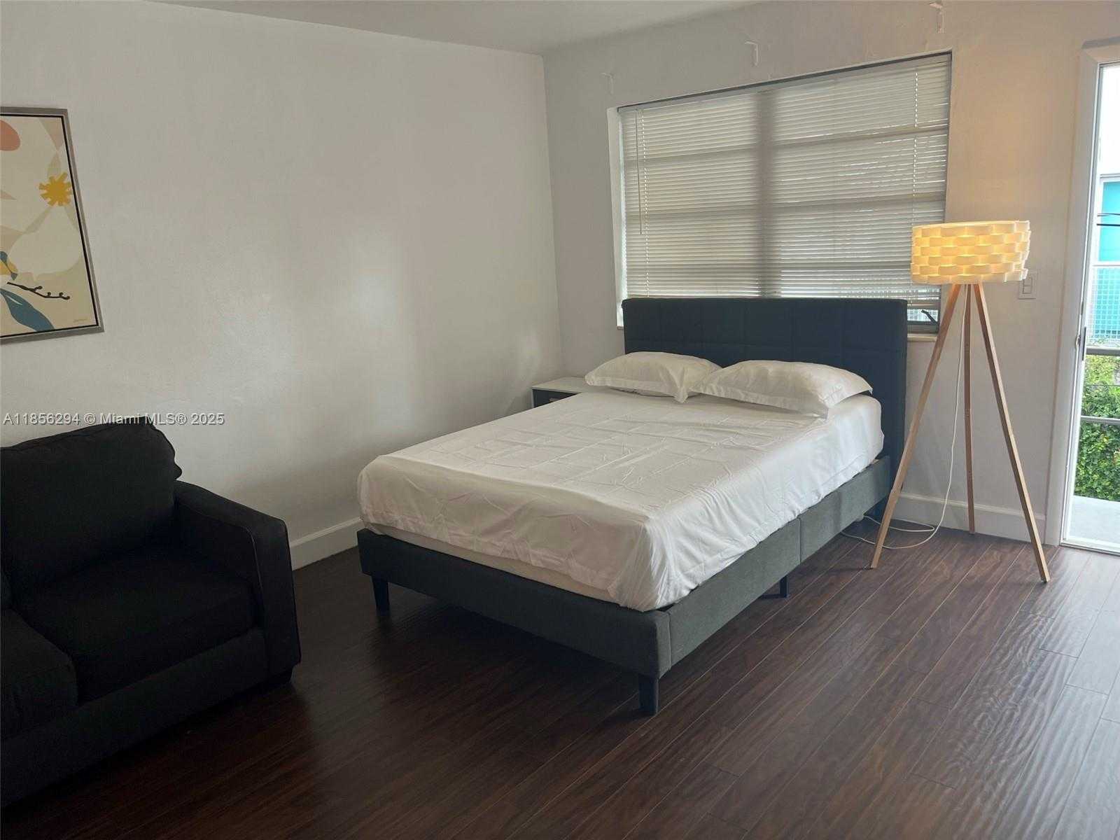 Small Image of 740 MICHIGAN AVE #9, Miami Beach Number 2
