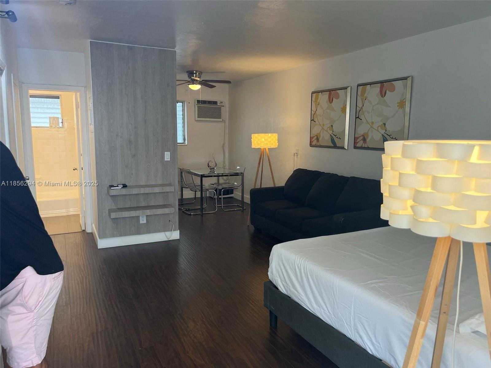 Small Image of 740 MICHIGAN AVE #9, Miami Beach Number 3