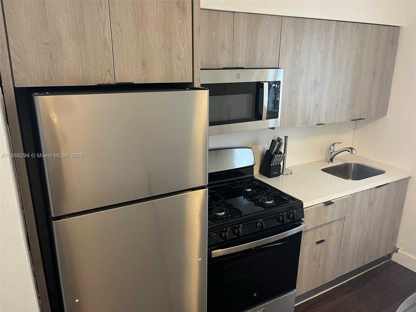 Small Image of 740 MICHIGAN AVE #9, Miami Beach Number 8