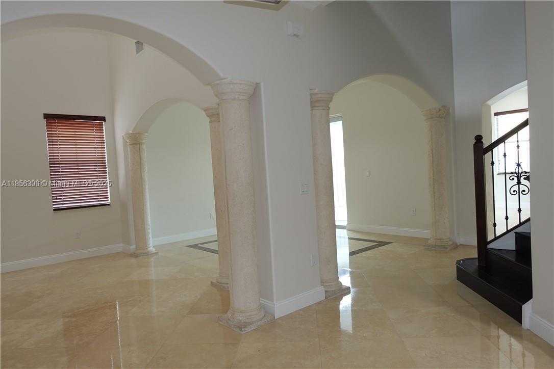 Small Image of 18125 NORTH WEST 89TH CT, Hialeah Number 10
