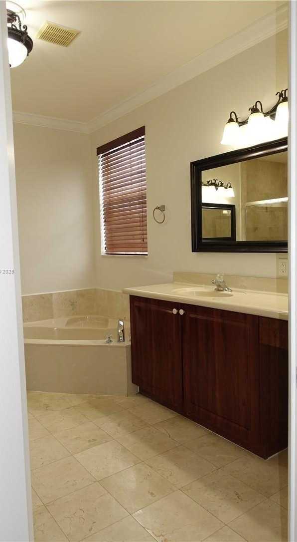 Small Image of 18125 NORTH WEST 89TH CT, Hialeah Number 16