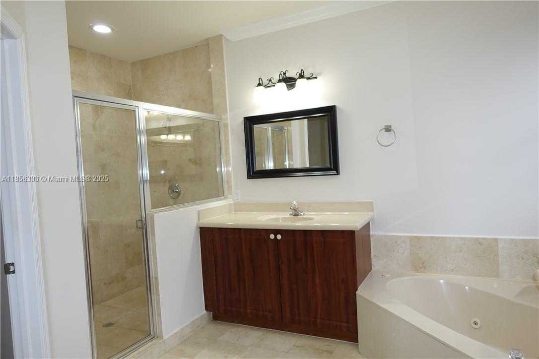 Small Image of 18125 NORTH WEST 89TH CT, Hialeah Number 17