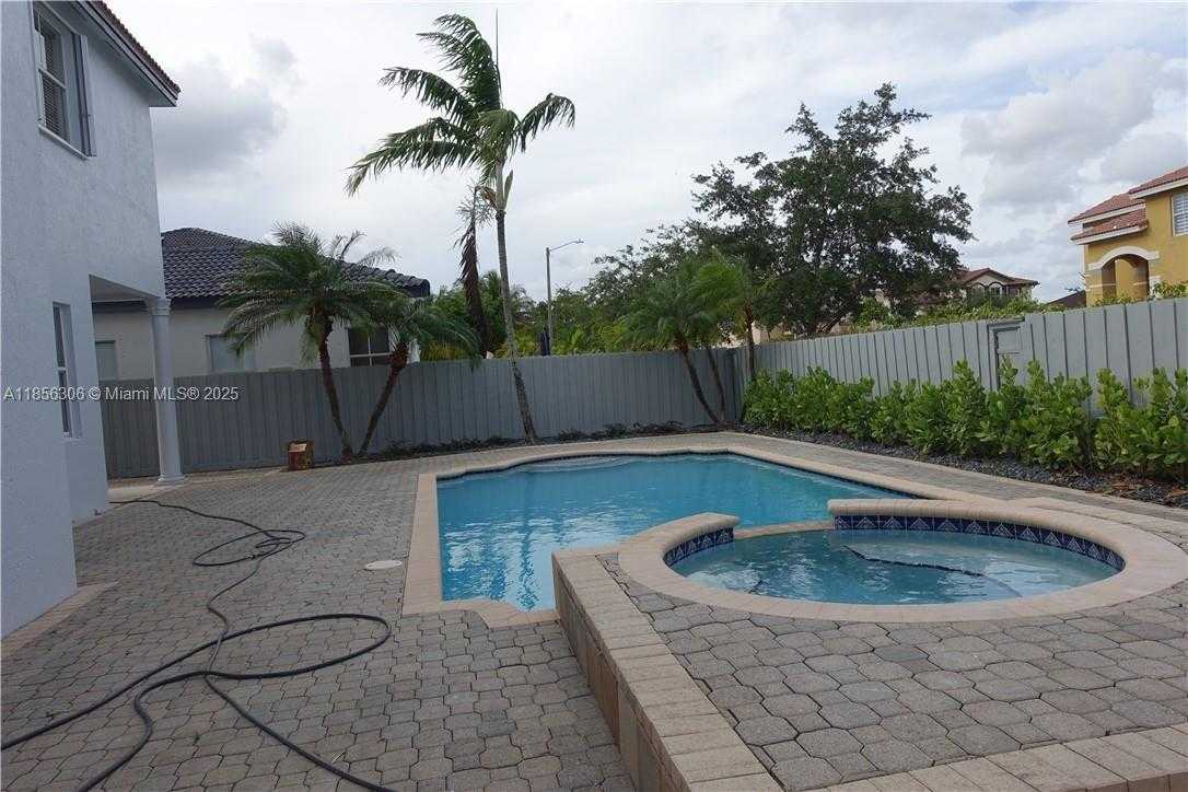 Small Image of 18125 NORTH WEST 89TH CT, Hialeah Number 2
