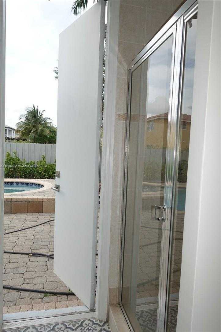 Small Image of 18125 NORTH WEST 89TH CT, Hialeah Number 20