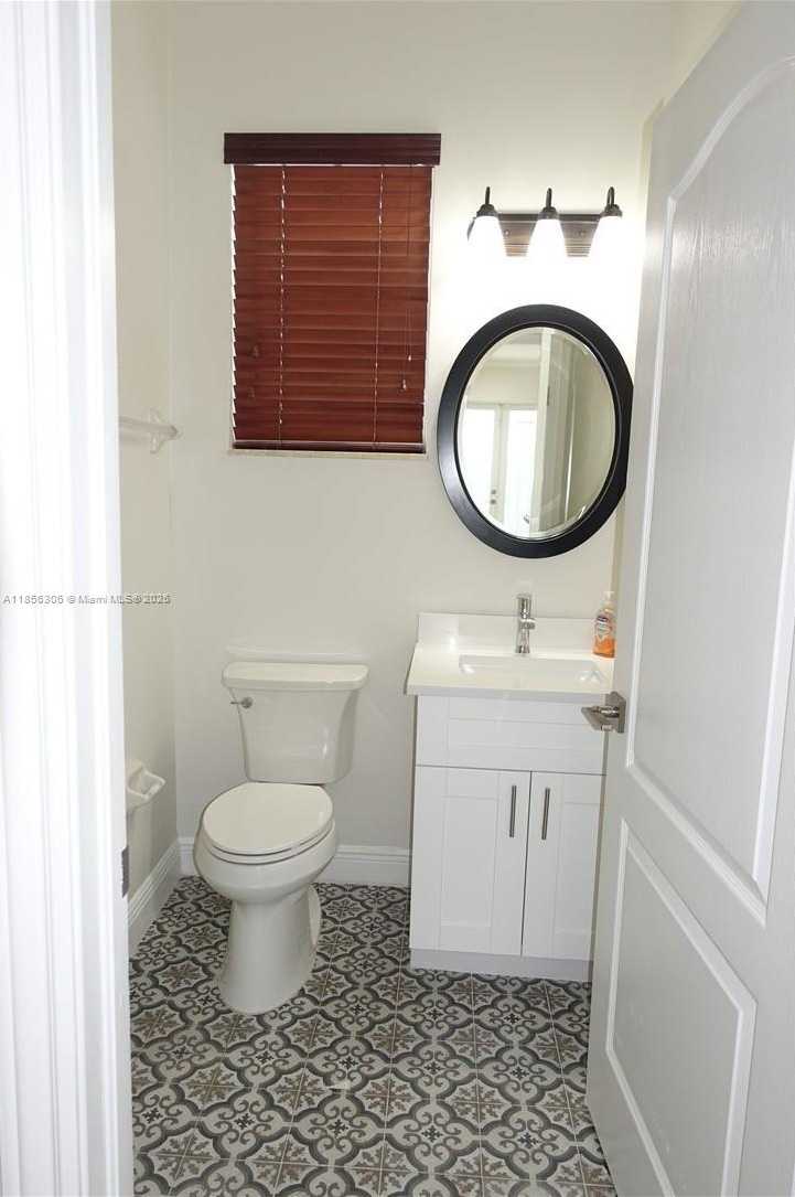 Small Image of 18125 NORTH WEST 89TH CT, Hialeah Number 22
