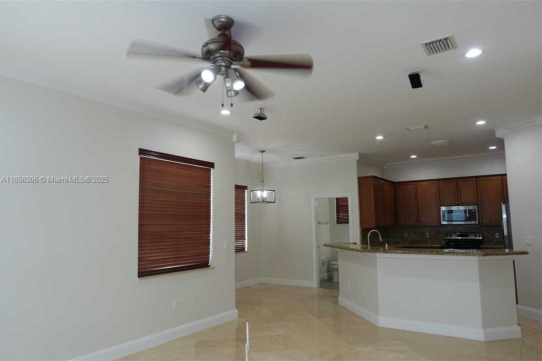 Small Image of 18125 NORTH WEST 89TH CT, Hialeah Number 3