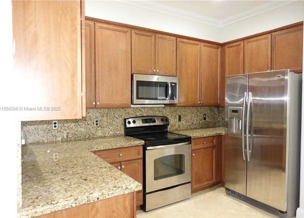 Small Image of 18125 NORTH WEST 89TH CT, Hialeah Number 4