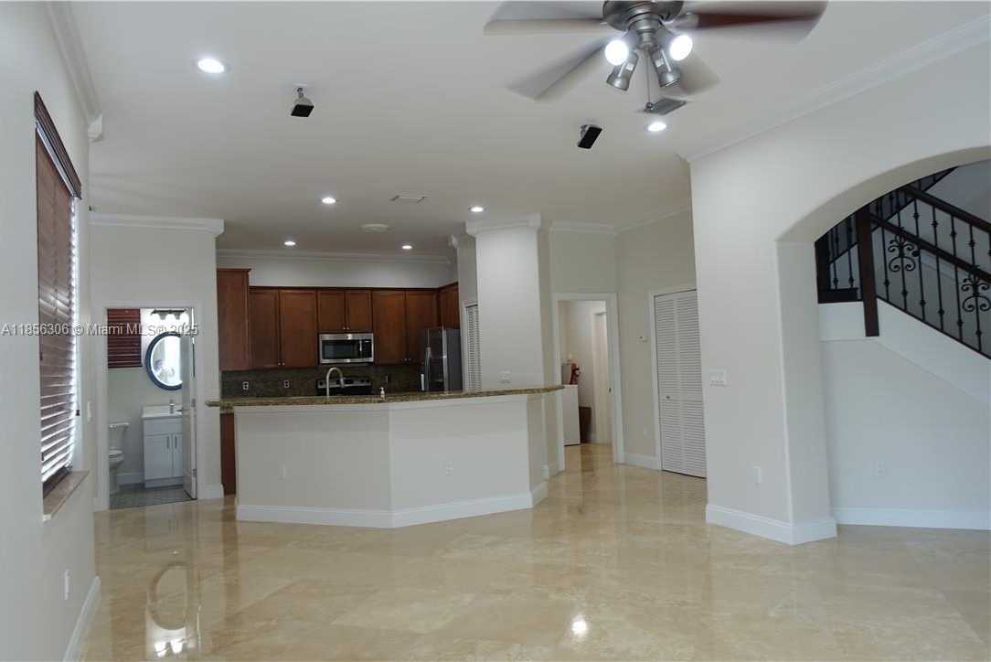Small Image of 18125 NORTH WEST 89TH CT, Hialeah Number 7
