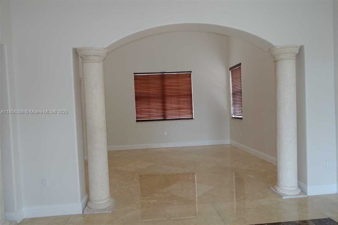 Small Image of 18125 NORTH WEST 89TH CT, Hialeah Number 8