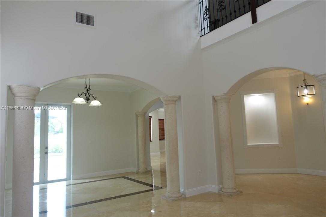 Small Image of 18125 NORTH WEST 89TH CT, Hialeah Number 9