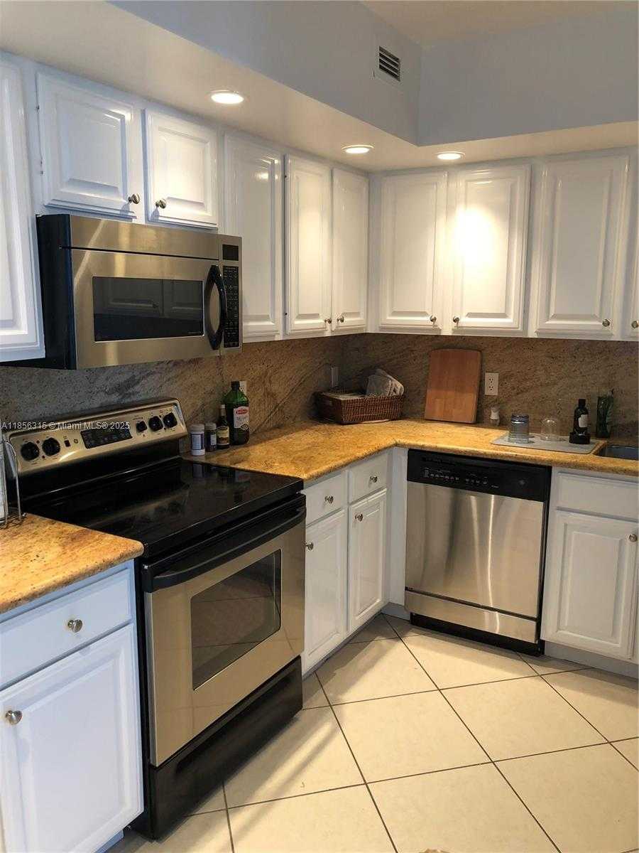 Small Image of 5600 COLLINS AVE #16M, Miami Beach Number 12