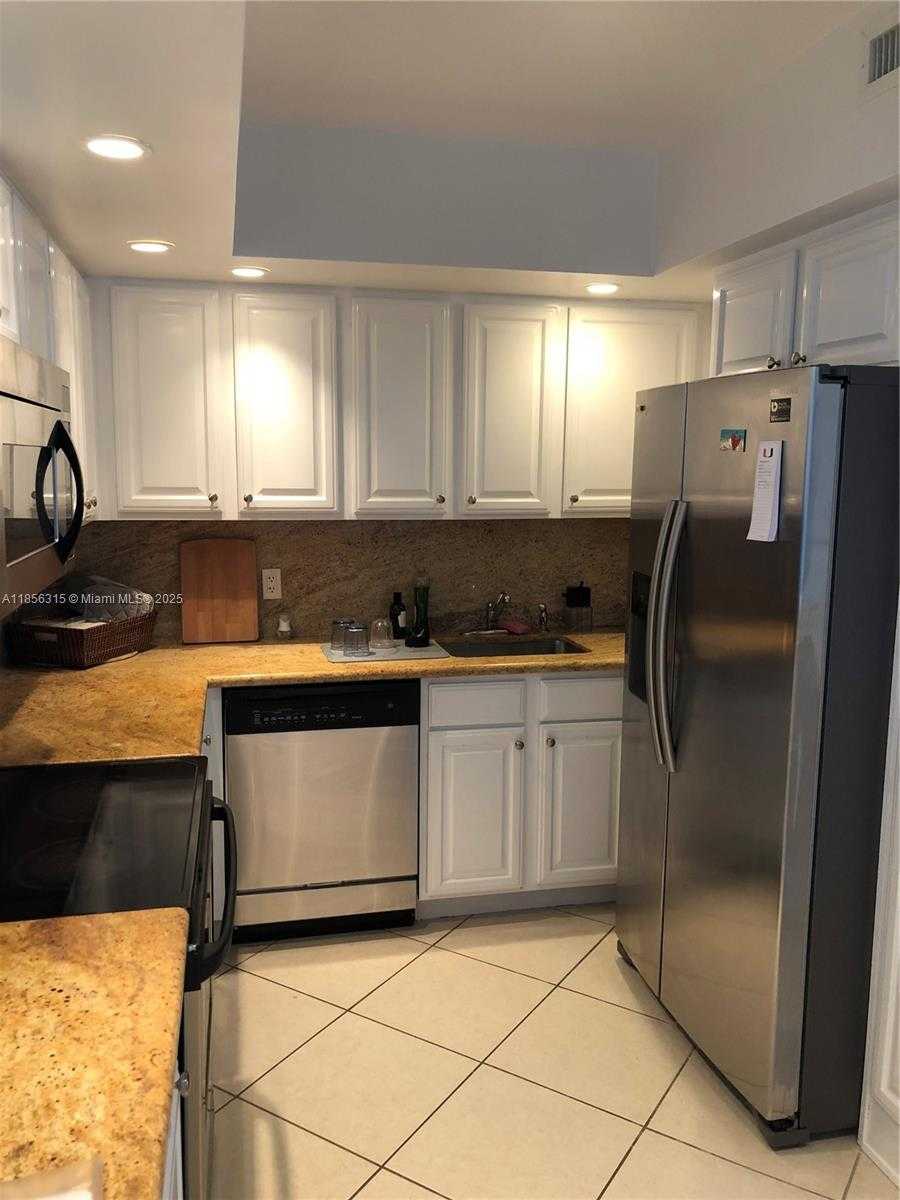 Small Image of 5600 COLLINS AVE #16M, Miami Beach Number 13