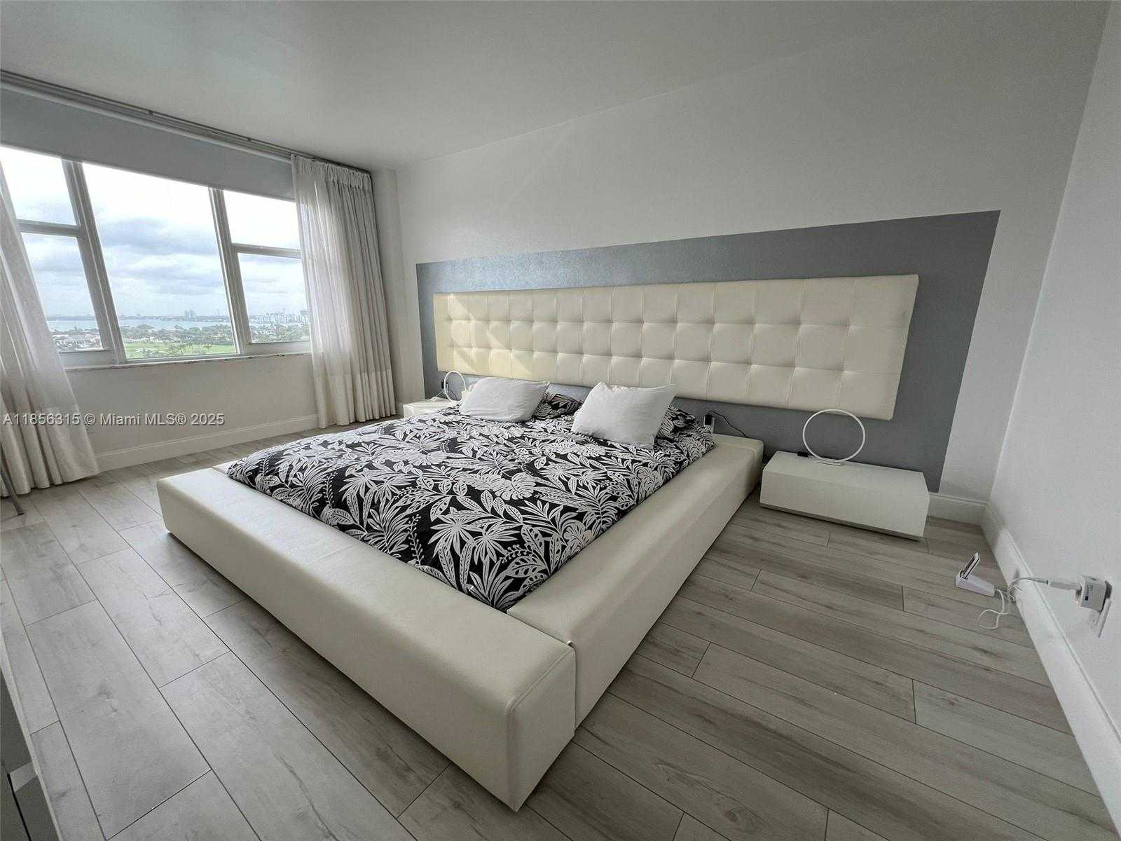 Small Image of 5600 COLLINS AVE #16M, Miami Beach Number 9