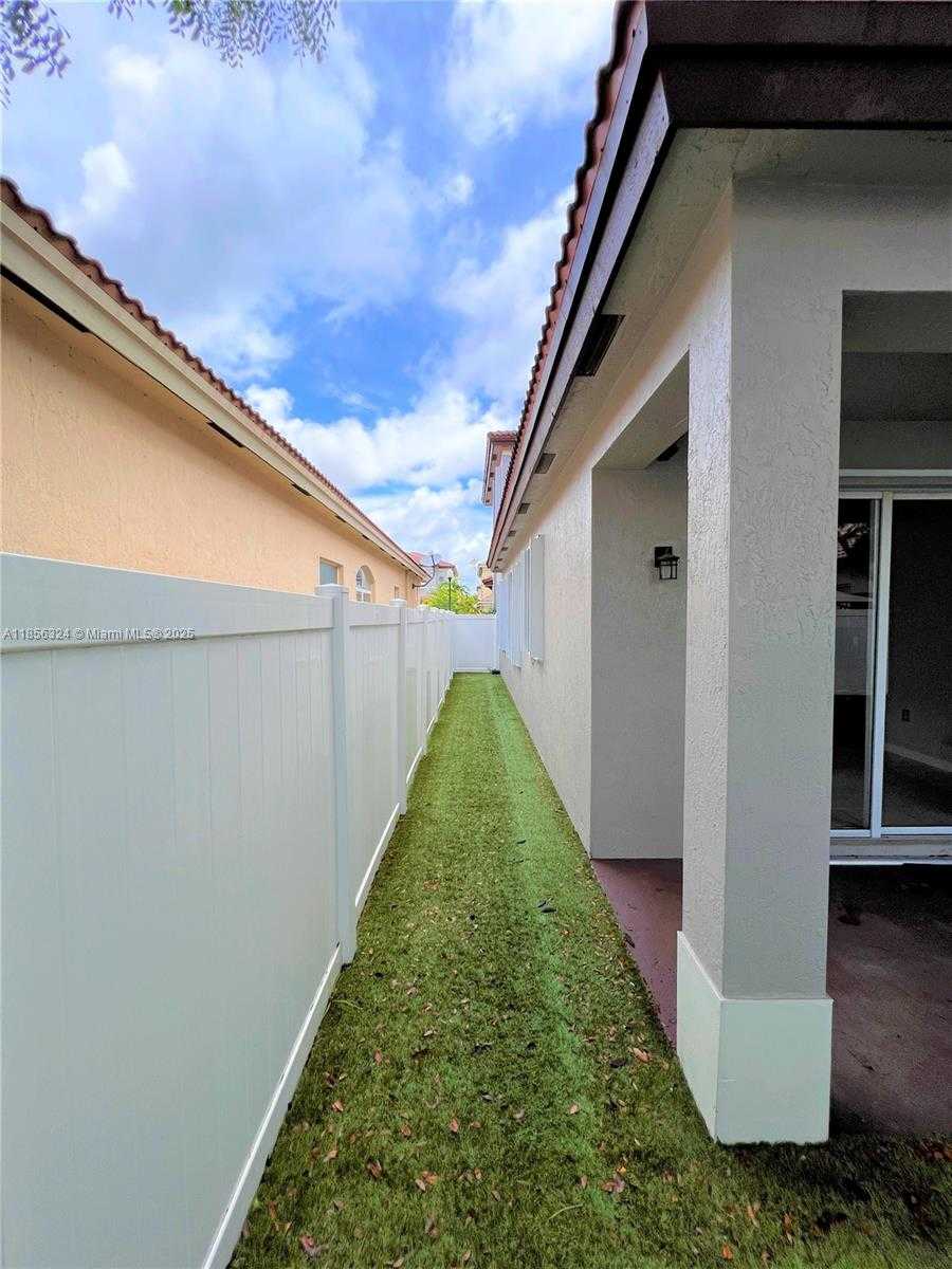 Small Image of 3970 NORTH EAST 11TH DR #3970, Homestead Number 72