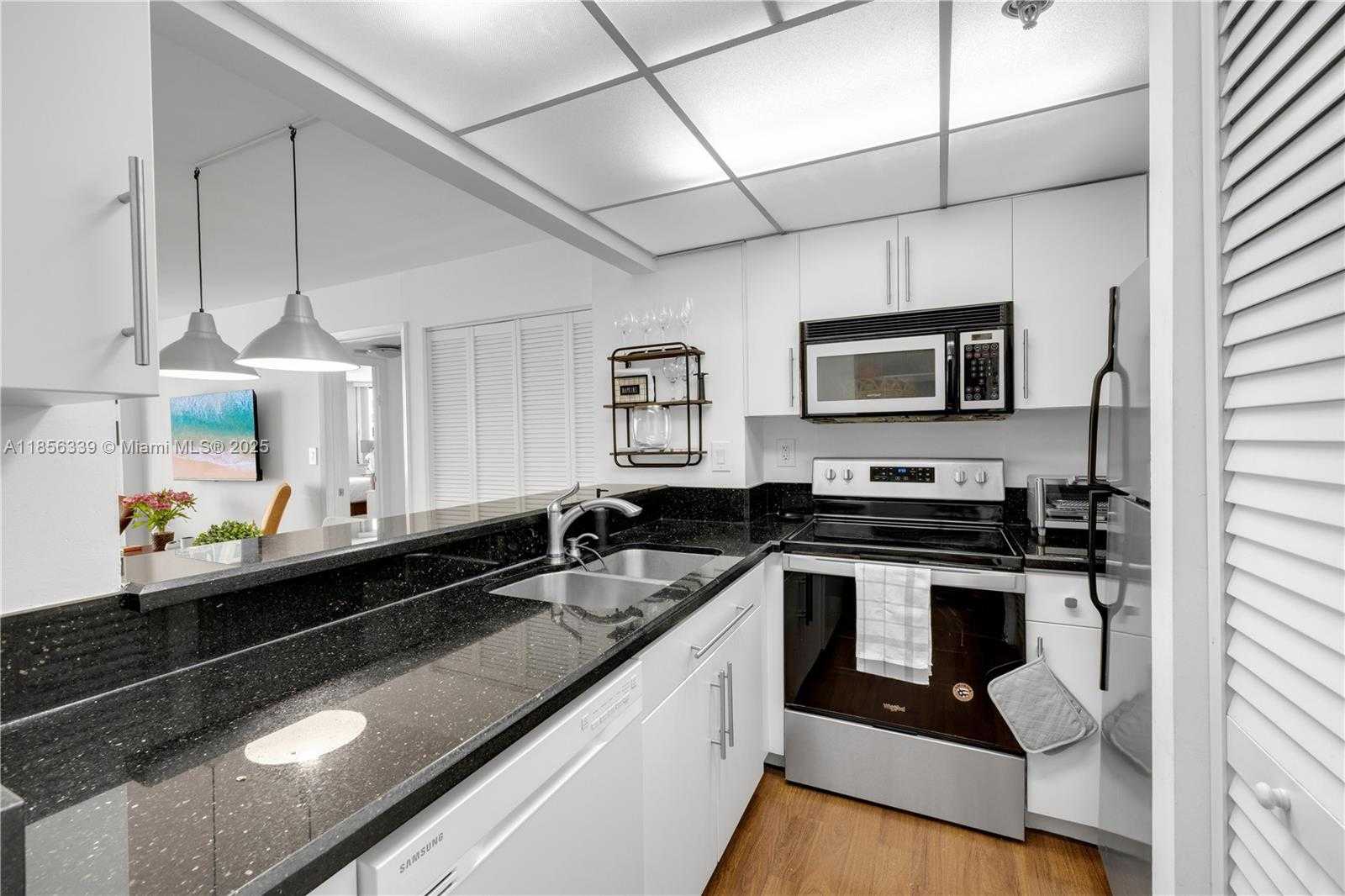 Small Image of 540 BRICKELL KEY DR #1514, Miami Number 11