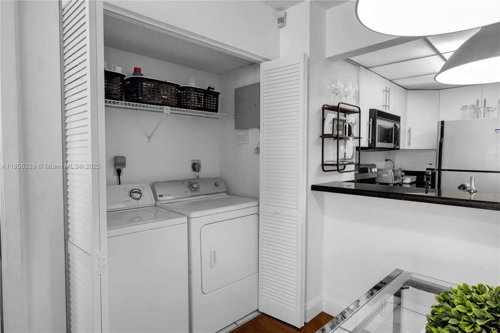 Small Image of 540 BRICKELL KEY DR #1514, Miami Number 12