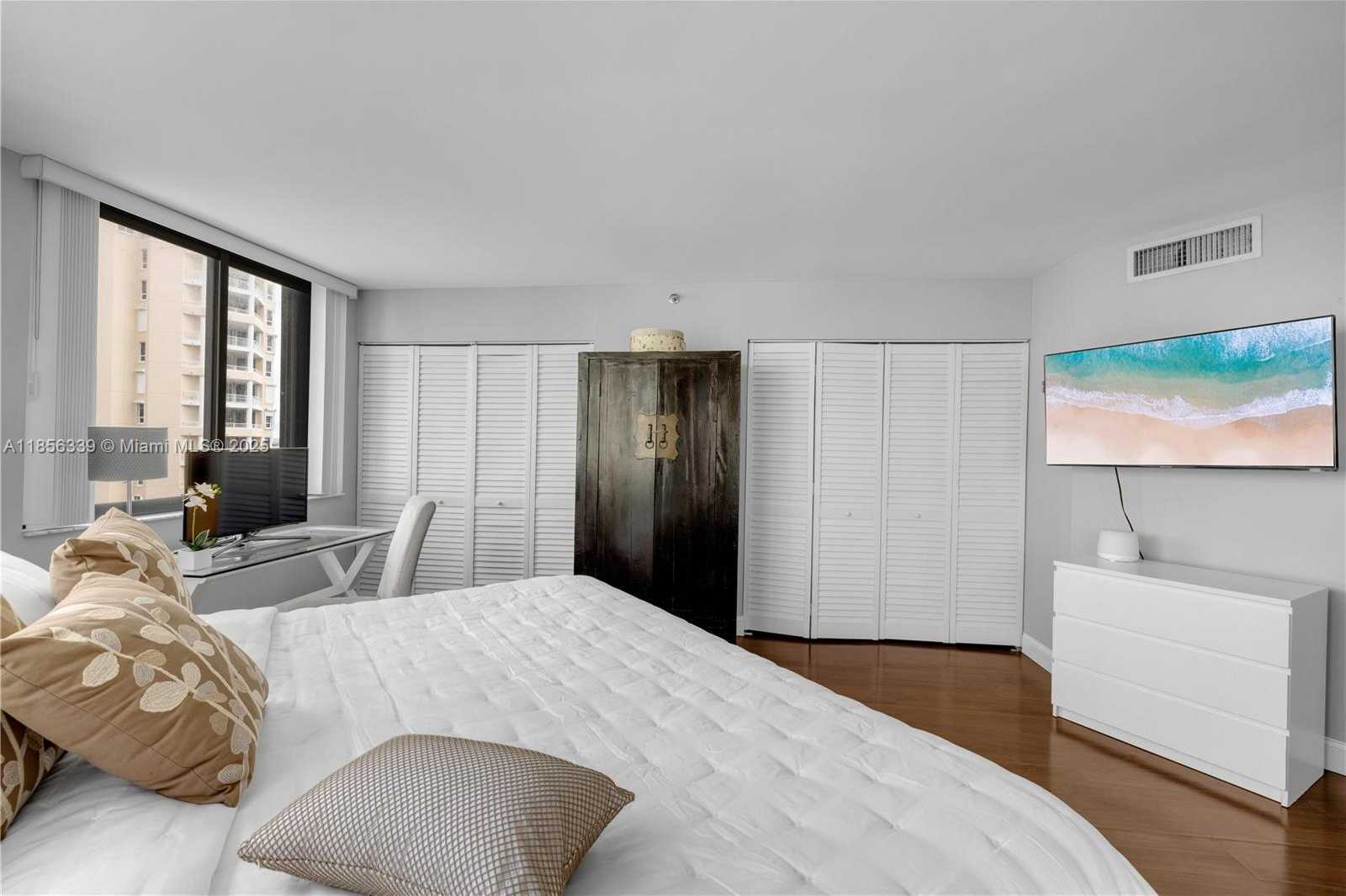 Small Image of 540 BRICKELL KEY DR #1514, Miami Number 15