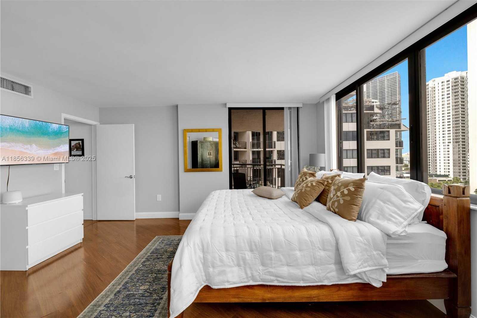 Small Image of 540 BRICKELL KEY DR #1514, Miami Number 16