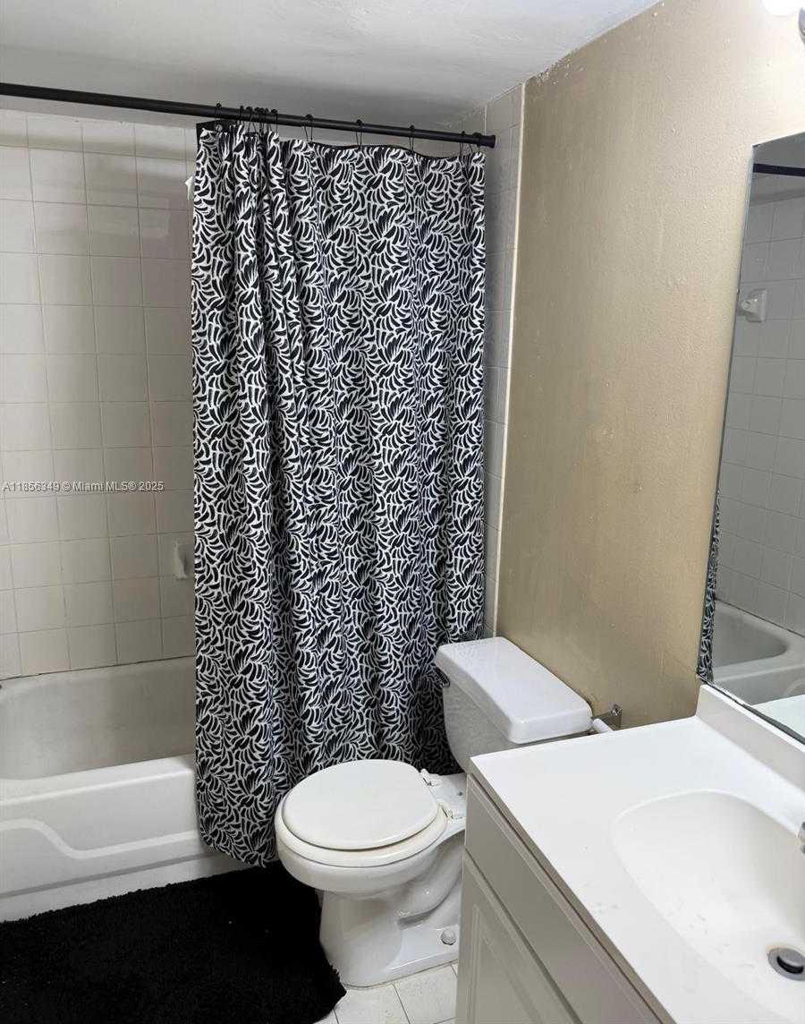 Small Image of Hialeah Number 3
