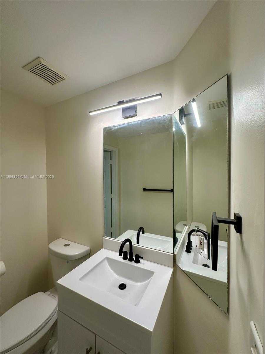 Small Image of 6630 NORTH WEST 114TH AVE #1526, Doral Number 25