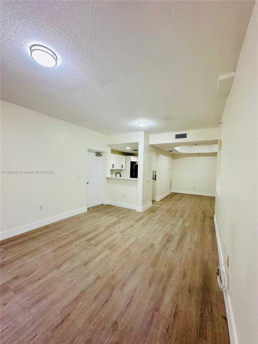 Small Image of 6630 NORTH WEST 114TH AVE #1526, Doral Number 3